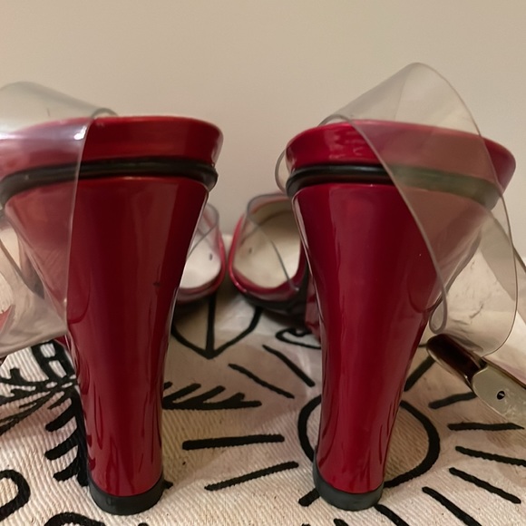 Women’s size 4.5 and about heels is about 3.5 tall - Picture 5 of 12